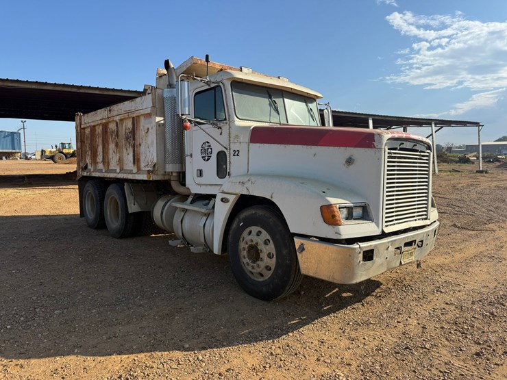 2003-freightliner-fld120-image-133