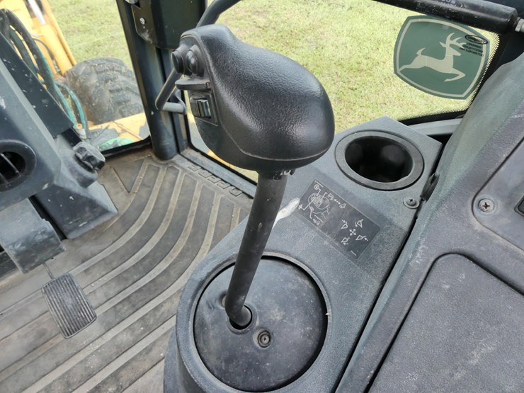 2015-deere-410l-image-26
