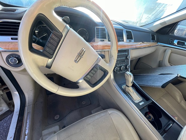 #2759-•-2010-lincoln-mks-(has-nm-title)-image-40