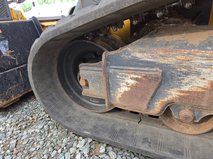 2020-deere-331g-image-54