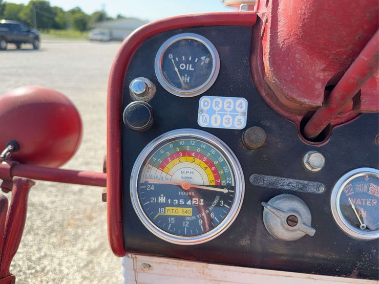 farmall-560-image-31