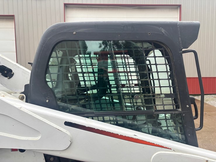 2015-bobcat-t770-image-21
