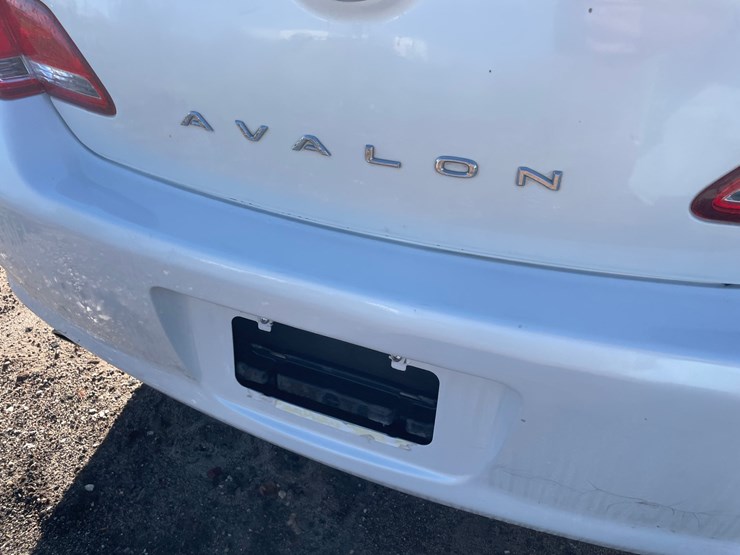 #2762-•-2005-toyota-avalon-(title-in-delay)-image-15