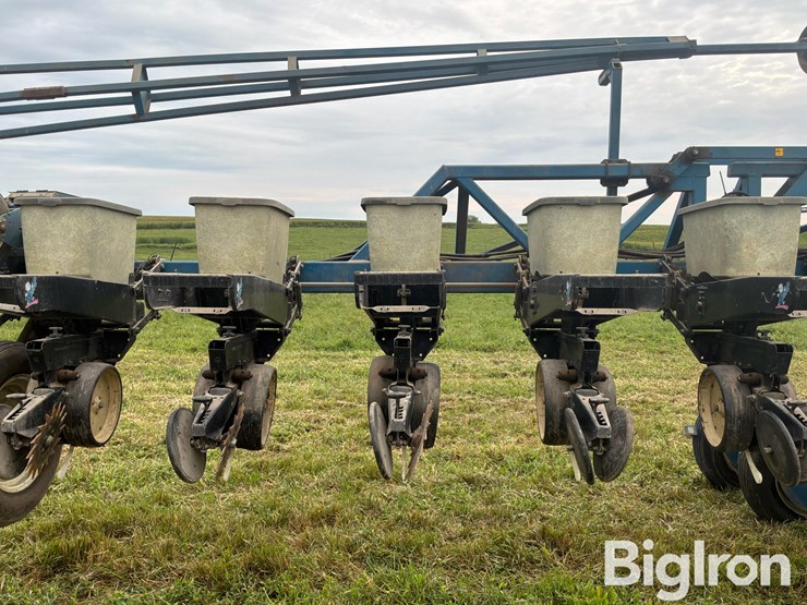 1998-kinze-2600-image-15
