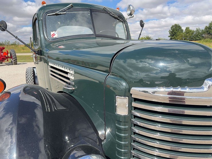 exceptional-international-kb-7-truck-with-fifth-wheel-hitch-image-12