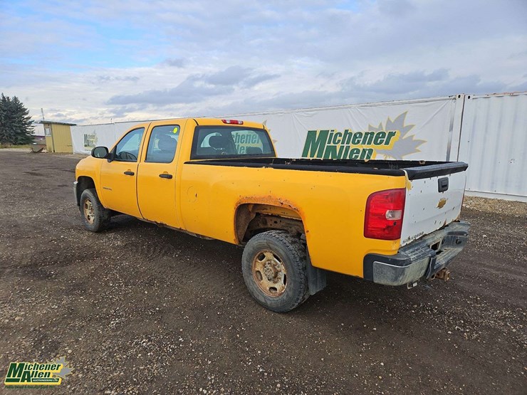 2012-chevrolet-silverado-2500hd-image-2