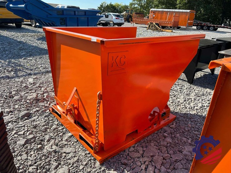 2.0-cy.-self-dumping-hopper-with-fork-pockets-image-4