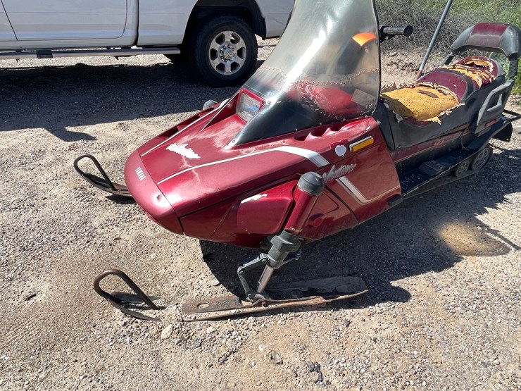#2898-•-yamaha-venturo-snowmobile-image-26