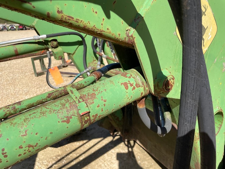 john-deere-148-image-15