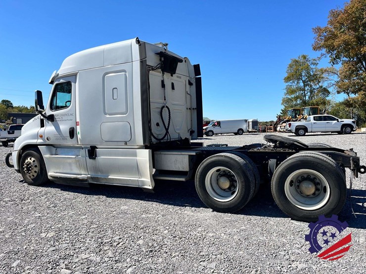 2018-freightliner-cascadia-t/a-truck-tractor-image-3