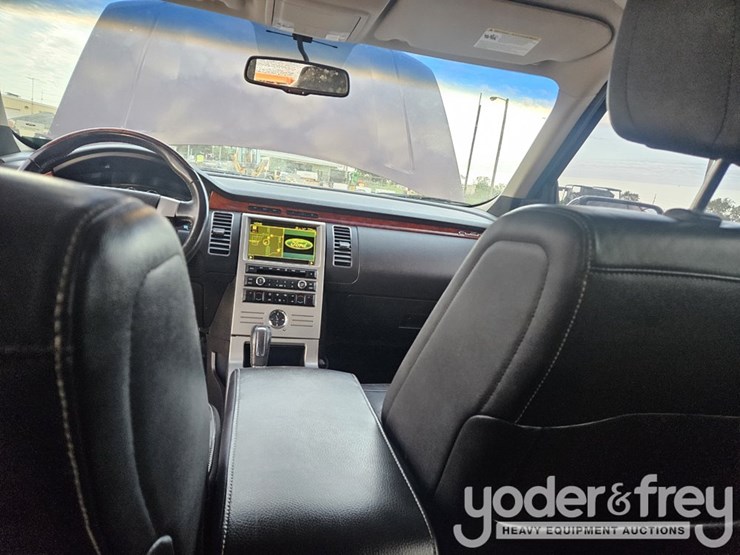 2010-ford-flex-image-28