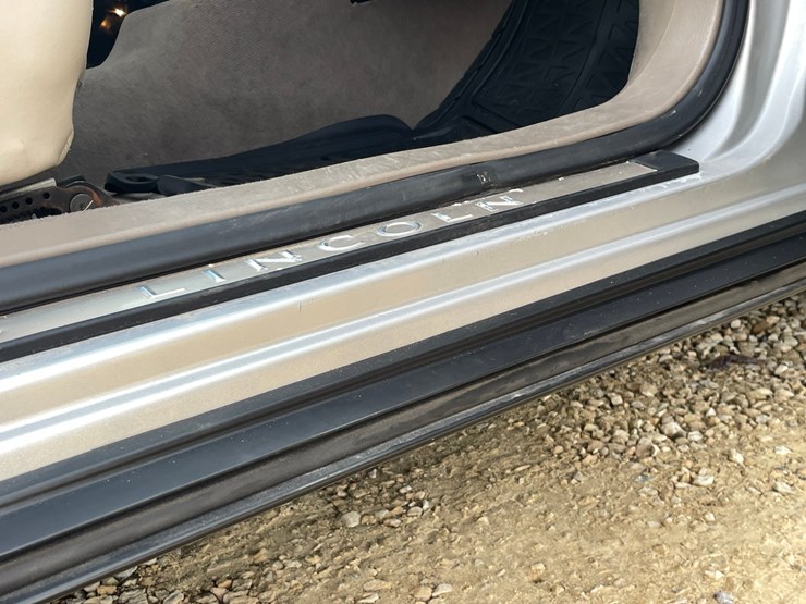 #201-•-2005-lincoln-town-car-(has-wi-title)-image-76