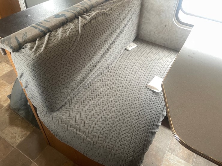 #1276-•-1998-jayco-eagle-304-camper-(has-mn-title)-image-86
