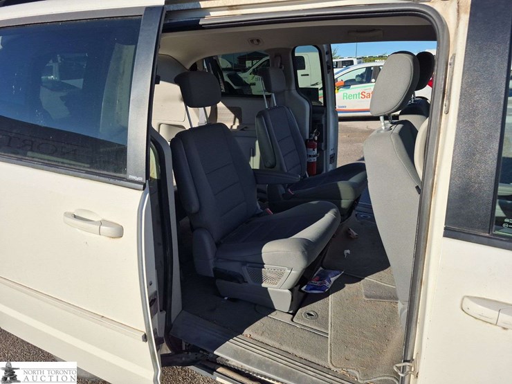 2009-dodge-grand-caravan-se-image-29
