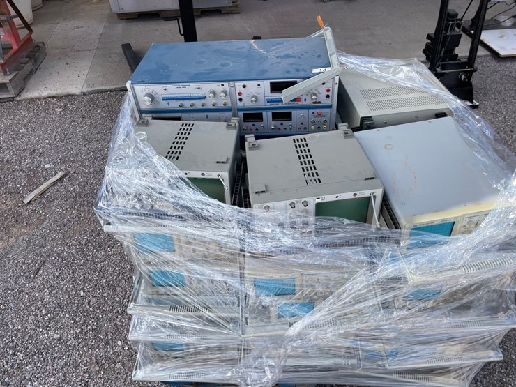 #4667-•-pallet-of-electronic-equipment-image-3
