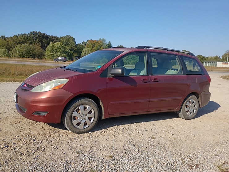 2006-toyota-sienna-image-2