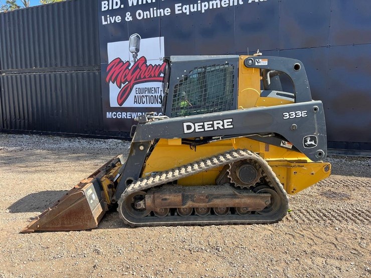 2016-deere-333e-image-3