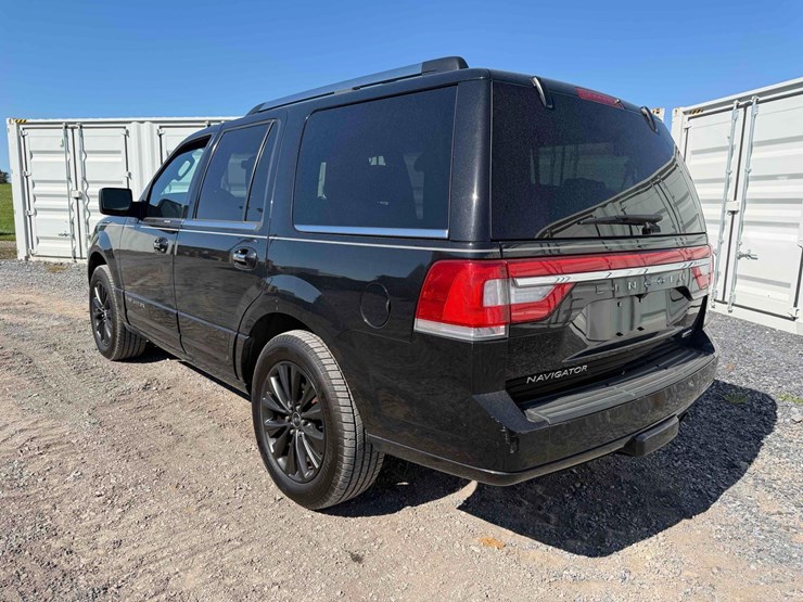 2015-lincoln-navigator-image-3