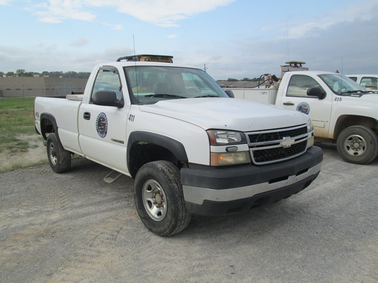 2006-chevrolet-2500hd-image-2