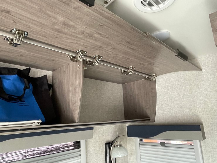 #2824-•-2022-lance-travel-trailer,-(has-new-mexico-title)-image-22