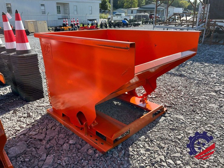 2.0-cy.-self-dumping-hopper-with-fork-pockets-image-5