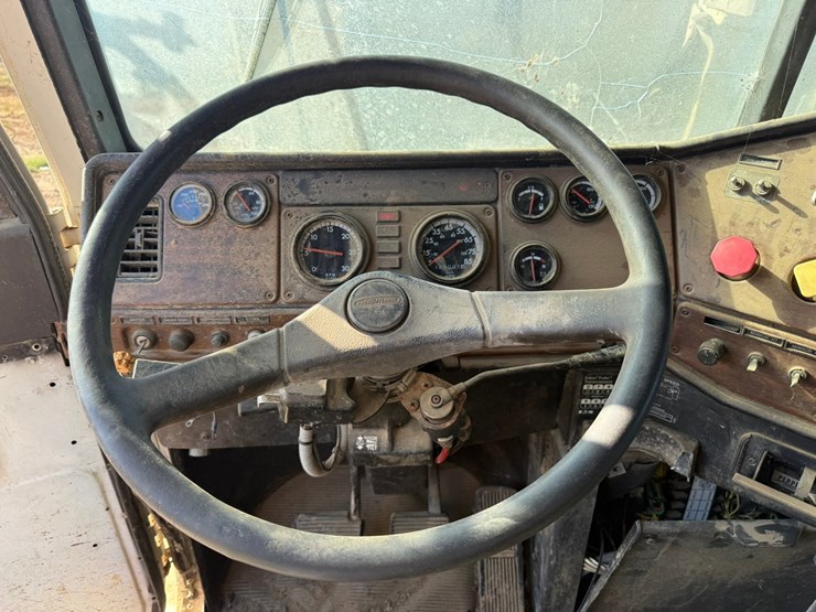 2003-freightliner-fld120-image-201
