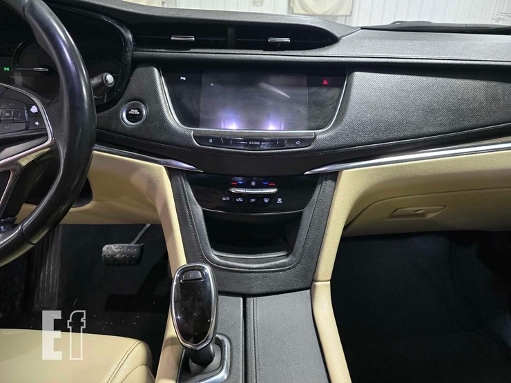2019-cadillac-xt5-image-14