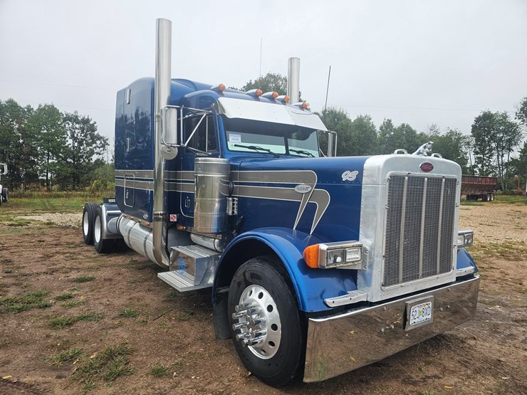 2001-peterbilt-379-image-25
