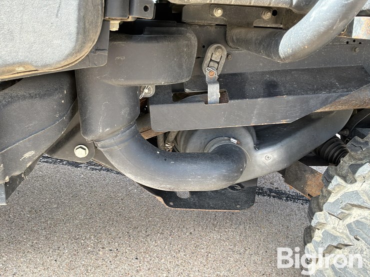 2016-john-deere-gator-image-11