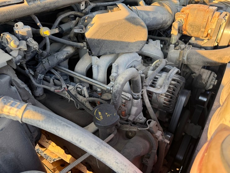 2003-freightliner-fld120-image-113
