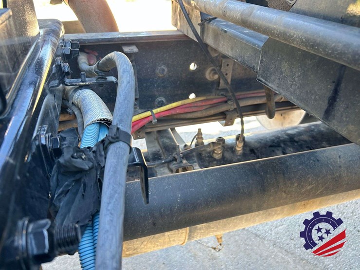 2019-freightliner-114sd-image-68