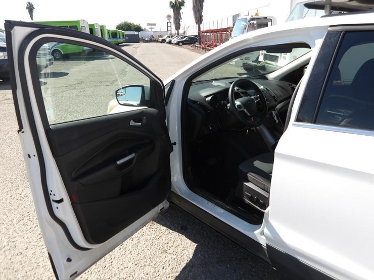 2015-ford-escape-se-image-15
