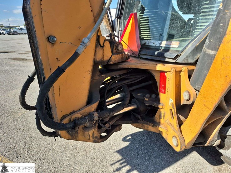 2011-case-580sn-image-24