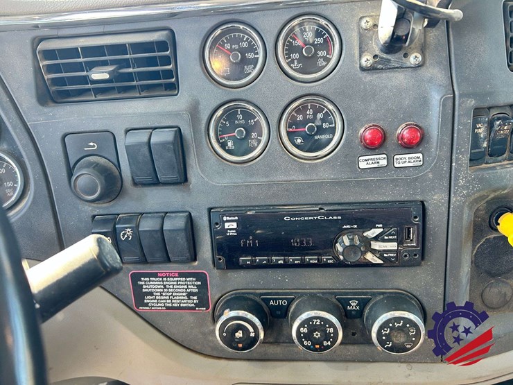 2020-peterbilt-567-image-116