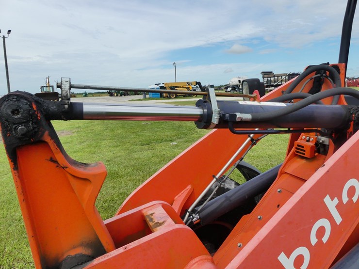 kubota-r640-image-10