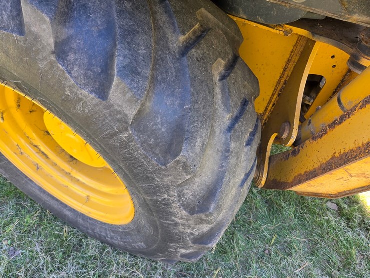 2010-deere-310j-image-44