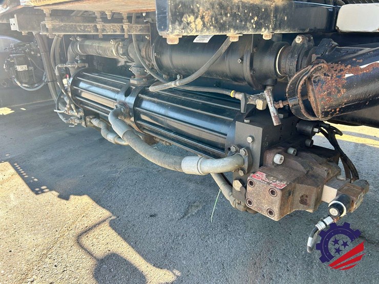 2019-freightliner-114sd-image-74