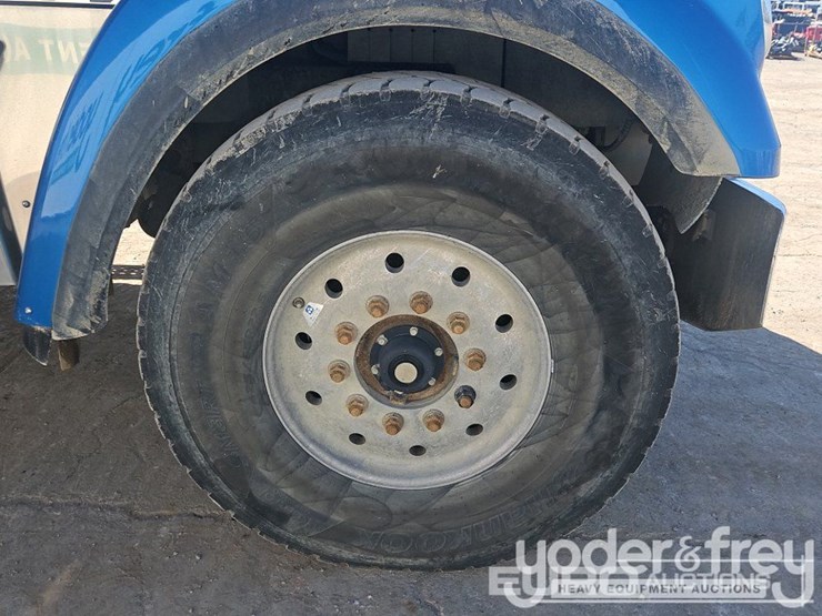 2019-freightliner-122sd-image-27