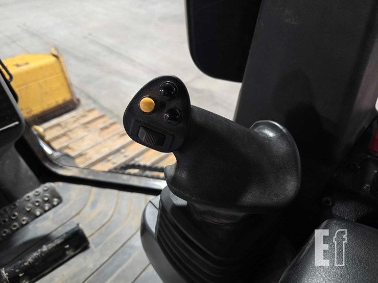 2021-caterpillar-d2-image-20