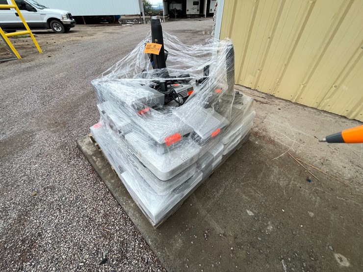 #4685-•-pallet-of-assorted-projectors-image-13
