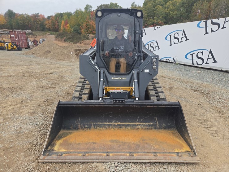 2018-deere-323e-image-8