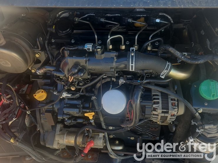 2016-bobcat-t740-image-15