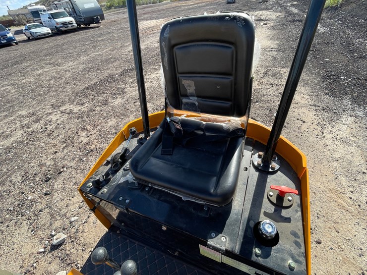 #3062-•-mini-excavator-image-14
