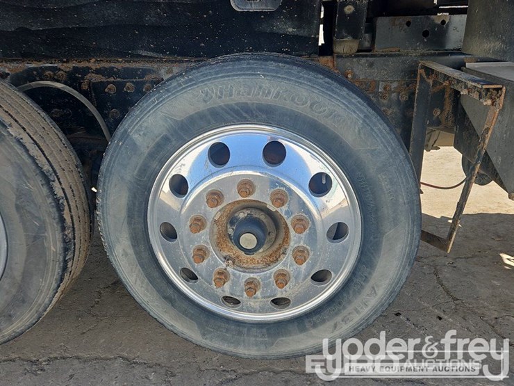 2019-freightliner-122sd-image-28