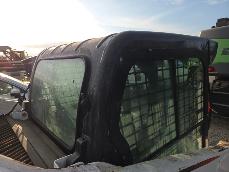 2014-bobcat-s570-image-37