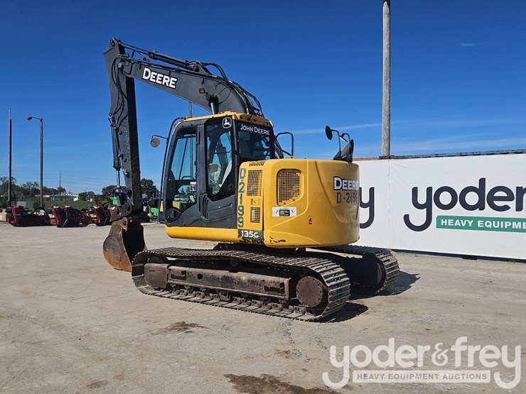 2015-deere-135g-image-3