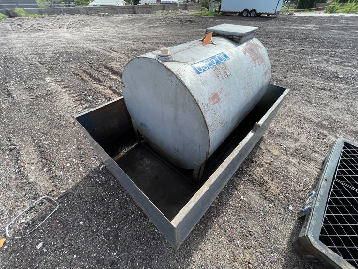 #4664-•-oil-tank-in-containment-bin-image-3