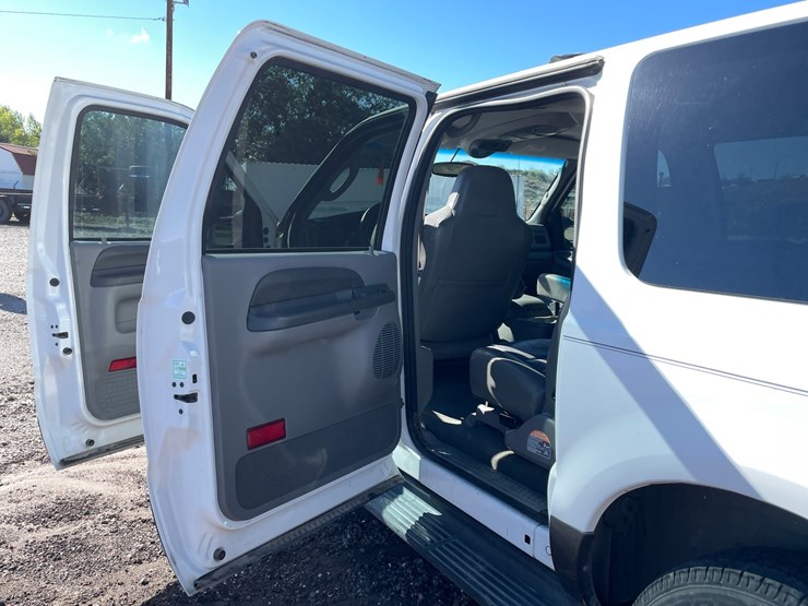 2003-ford-excursion-image-16