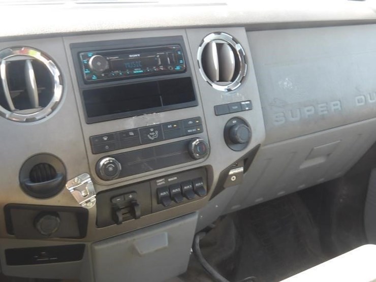 2011-ford-f550-image-24