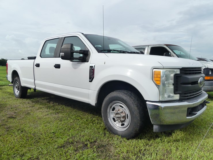 2017-ford-f250-xl-image-1